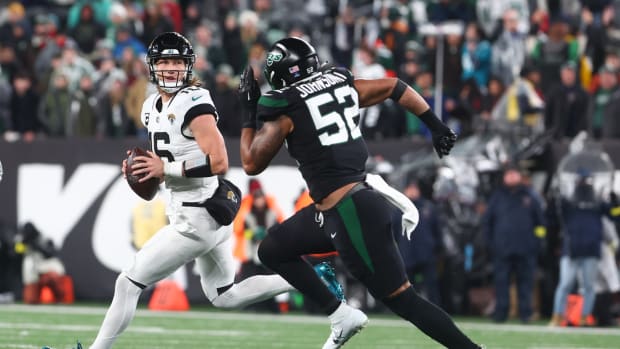 New York Jets DE Jermaine Johnson chasing Jacksonville Jagaurs QB Trevor Lawrence